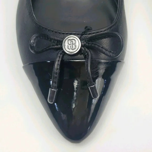 Bandolino Azia black leather block heel with front bow detail shoe in a size 8 - Picture 3 of 9